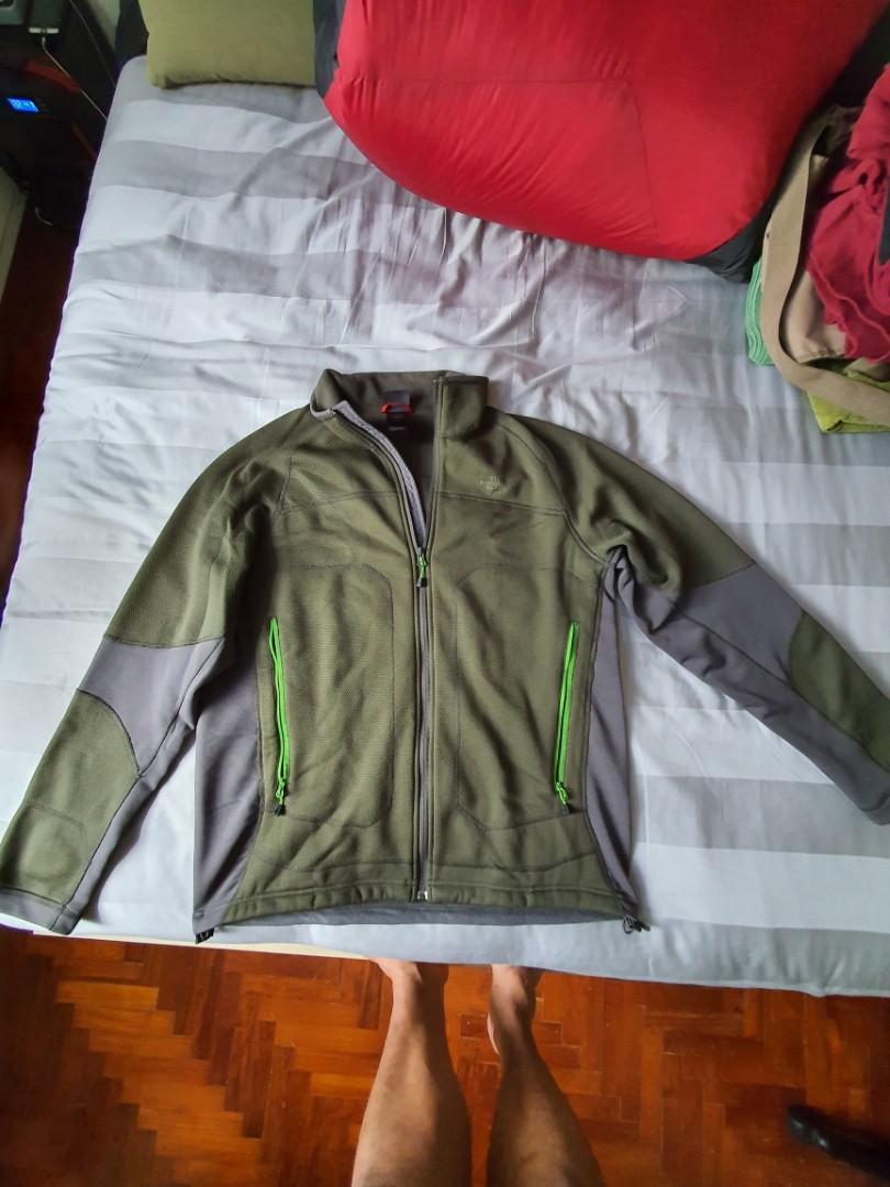 Winter Jacket (Category: Coats, Jackets and Outerwear) located in Singapore. Submitted by whereistand (Listing ID 1017348821, Image 1). Description: Lightly used Northface jacket,have lost alot of weight and find it a little big for me..