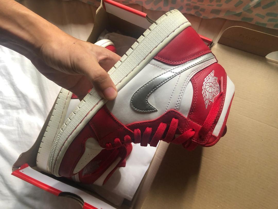 AJ1 HIGH RETRO SILVER MEDAL