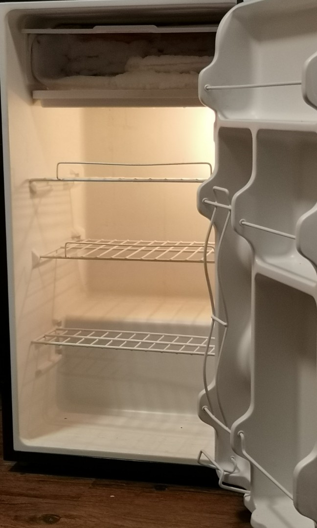 American Home Personal Bar Refrigerator 3 cu ft ABR92G, TV & Home