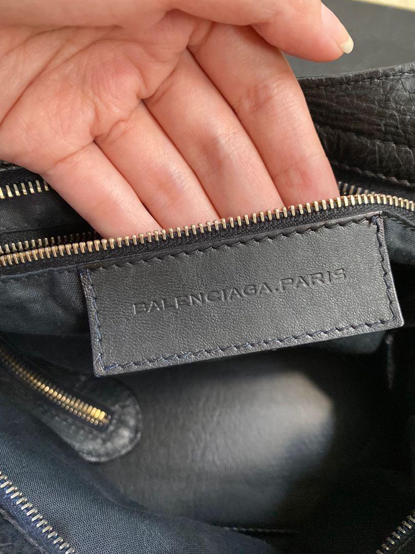 Balenciaga City GHW (Category: Luxury Bags & Wallets) located in Baliuag. Submitted by lml_prelovedxx (Listing ID 284504461, Image 3). Description: Original Balenciaga City Classic GHW City Classic: Width 15in/38cm, Length 9.4in/24cm, Depth 5.5in/14.3cm, Handle drop length 5in/12.6cm Authentic with mirror and dustbag (generic only) What you see is what you get (actual photos already posted) Recolored (orig in blue color) No return, no exchange 8/