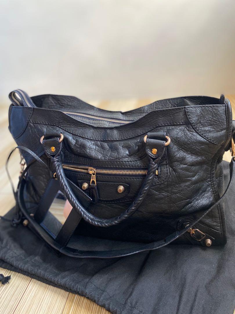Balenciaga City GHW (Category: Luxury Bags & Wallets) located in Baliuag. Submitted by lml_prelovedxx (Listing ID 284504461, Image 2). Description: Original Balenciaga City Classic GHW City Classic: Width 15in/38cm, Length 9.4in/24cm, Depth 5.5in/14.3cm, Handle drop length 5in/12.6cm Authentic with mirror and dustbag (generic only) What you see is what you get (actual photos already posted) Recolored (orig in blue color) No return, no exchange 8/