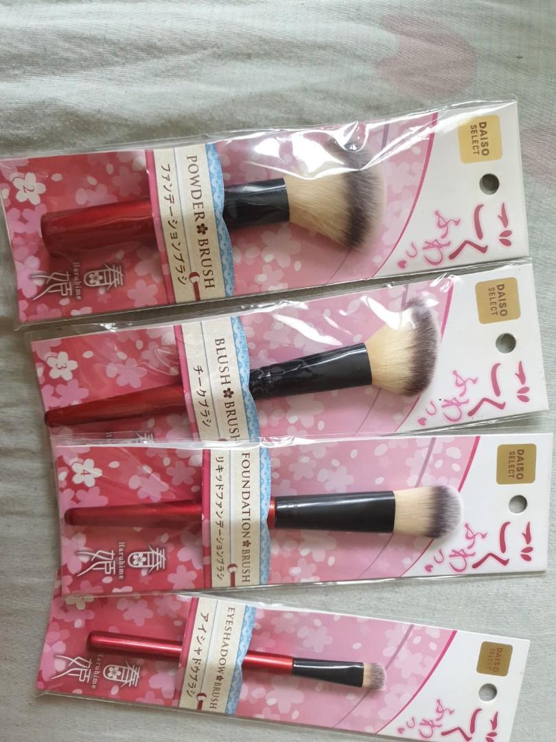 Daiso brush set, Beauty & Personal Care, Face, Makeup on Carousell