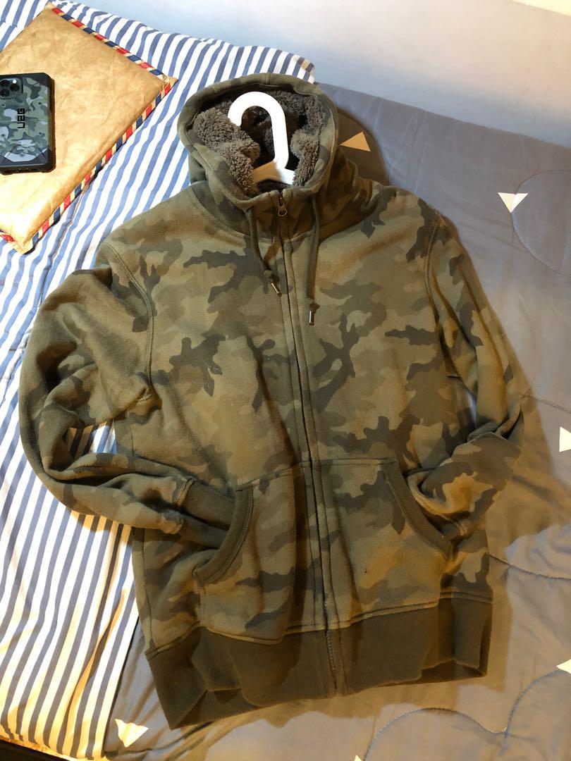 uniqlo camo hoodie