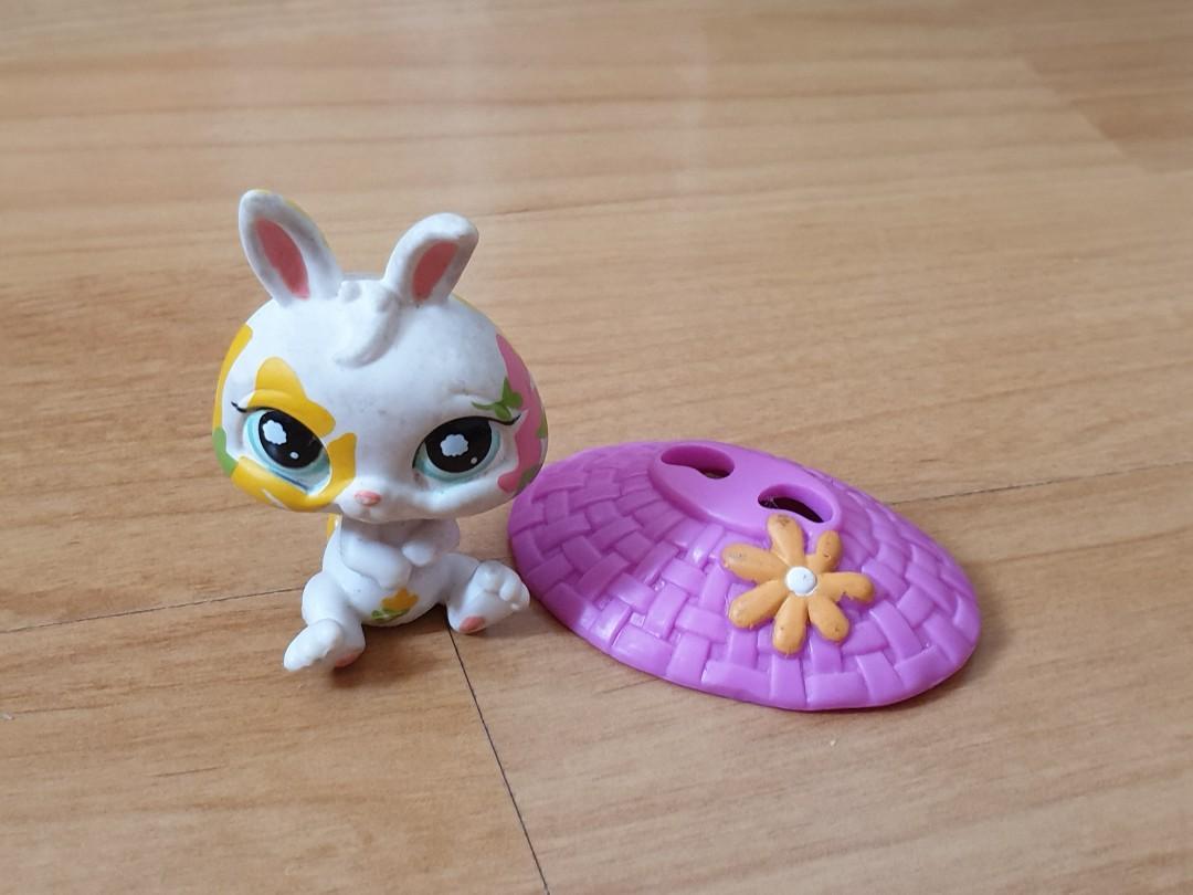 Littlest Pet Shop lps Bunny with Hat
