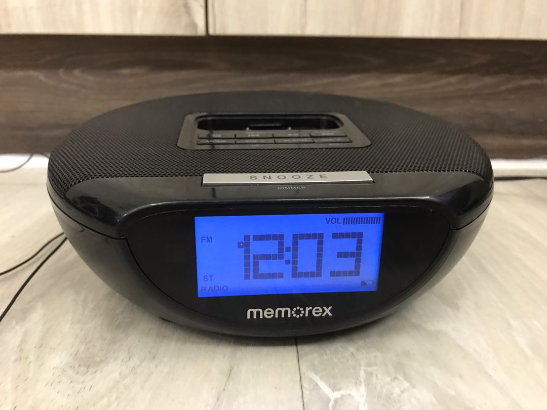 Memorex Digital Alarm Clock FM Radio LED Display Time Apple iPOD Home