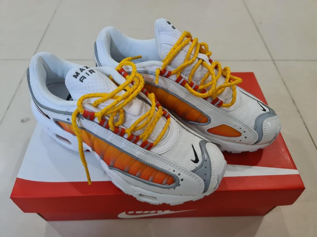 Tailwind 4 white clearance