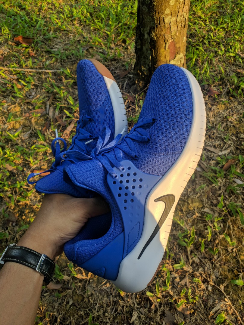 Free tr v8 blue training shoes deals