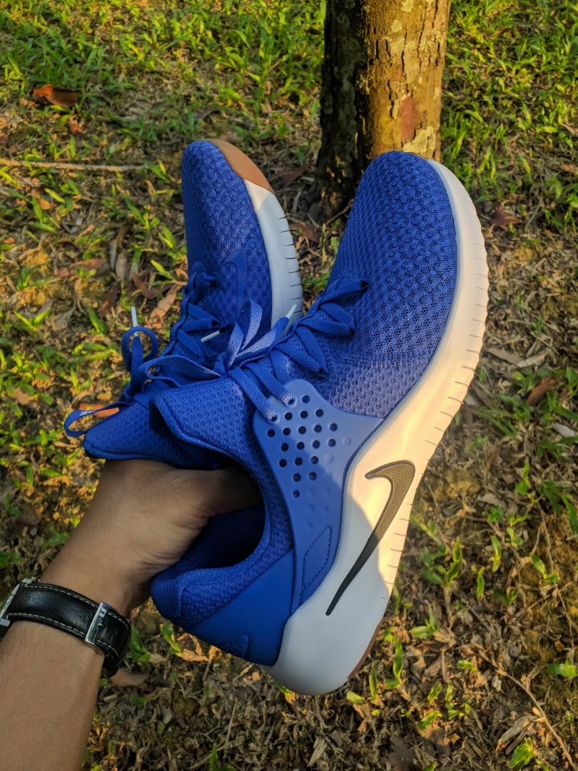 Nike free trainer v111 2025