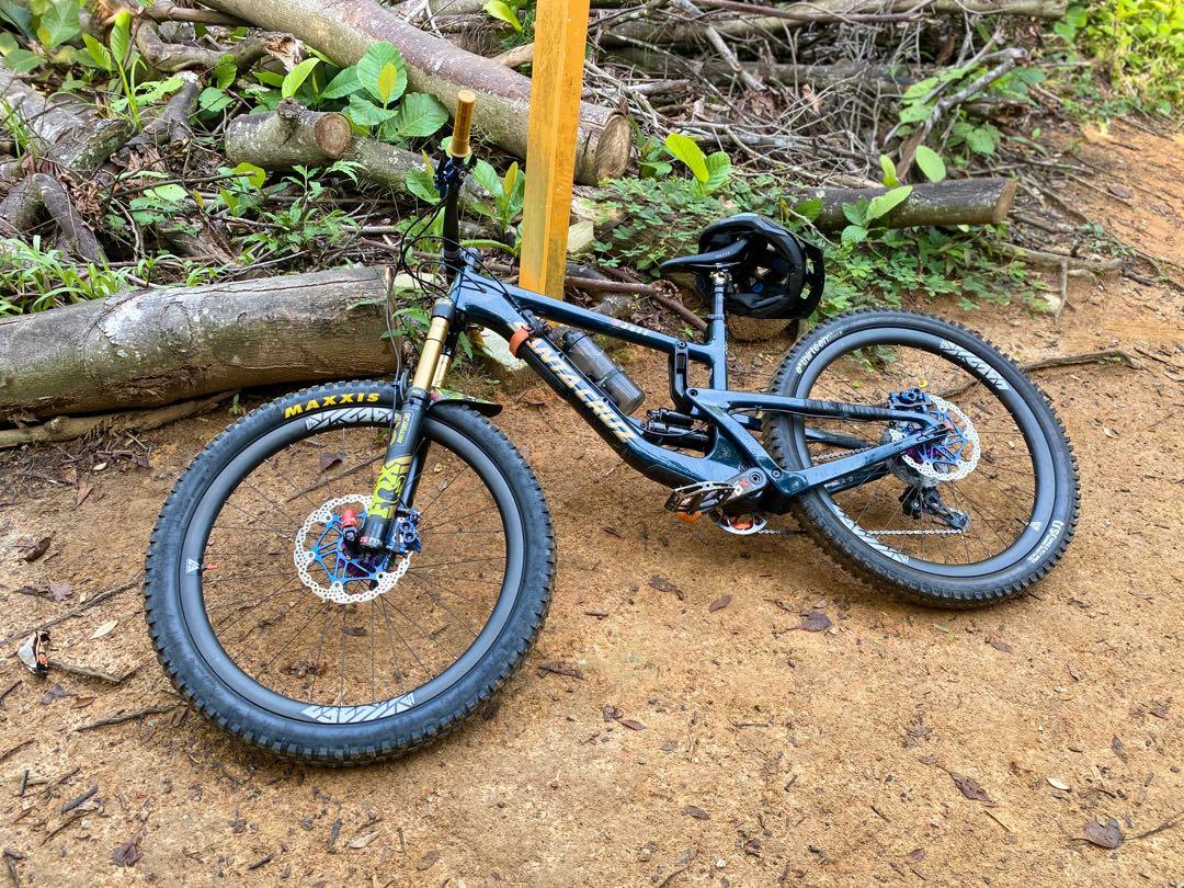 Santa Cruz Nomad 4 Cc Bicycles Pmds Bicycles Mountain Bikes On Carousell