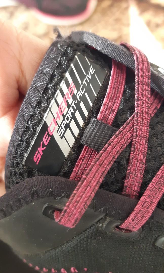 Skechers memory foam, Fesyen Wanita, Sepatu di Carousell