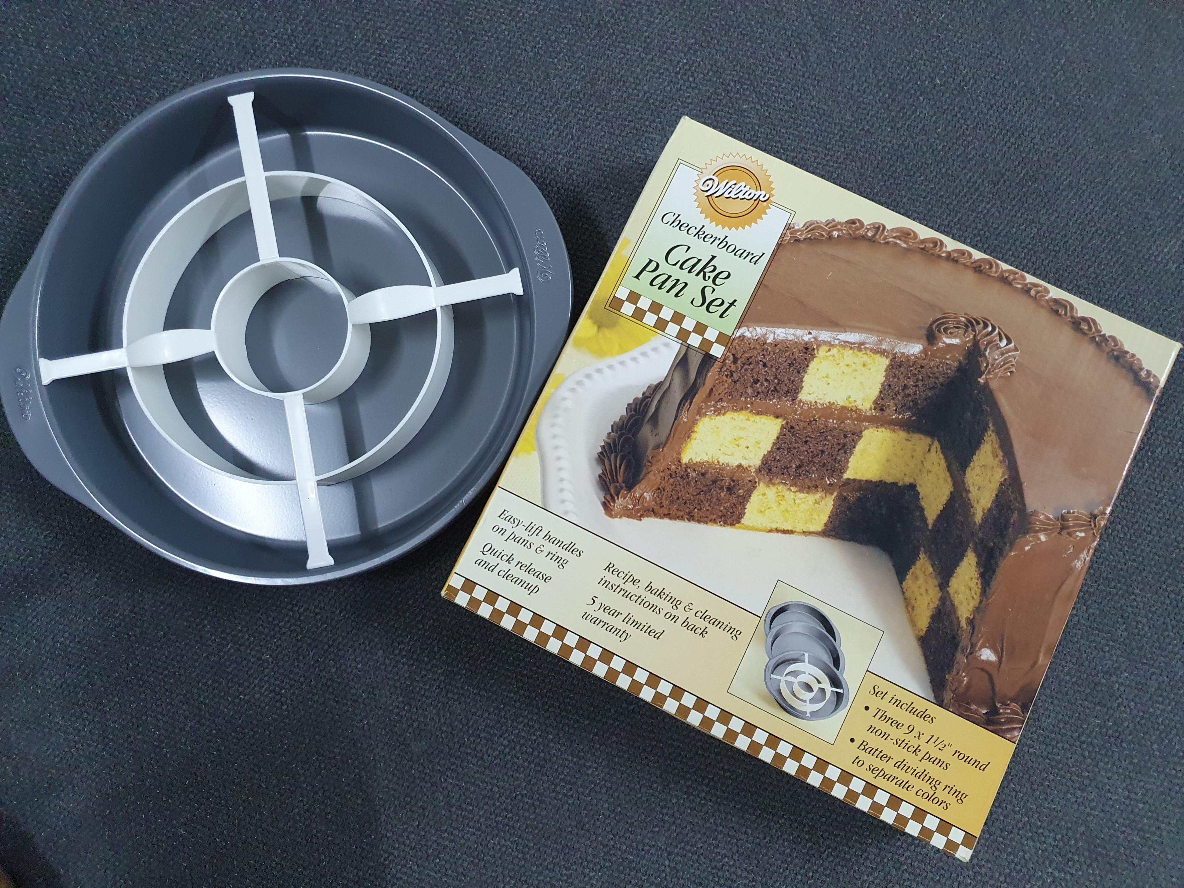 Wilton Checkerboard Cake Pan Set, Furniture & Home Living, Kitchenware