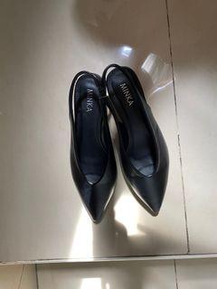 Black heels (2-3cm)