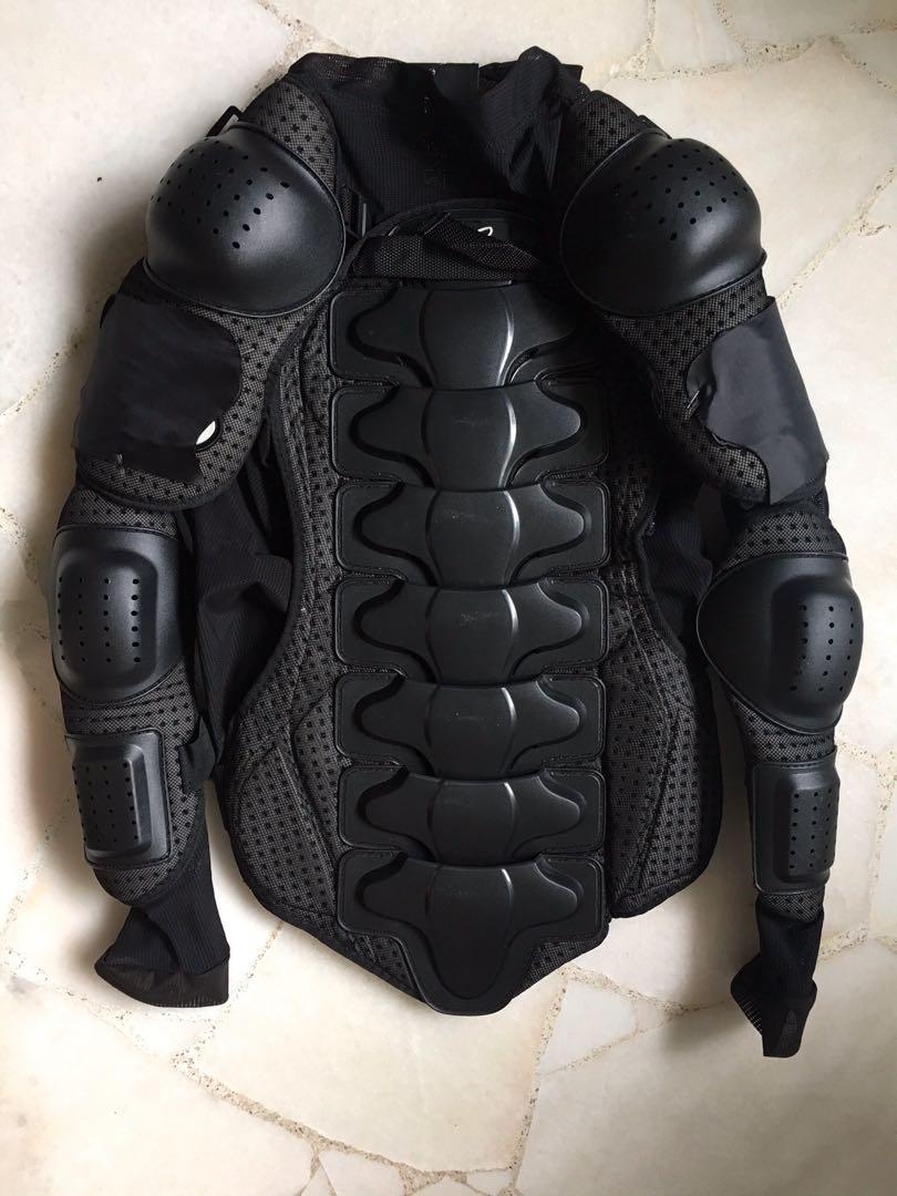 Cool Jacket (Category: Motorcycle Apparel) located in Singapore. Submitted by magdaco (Listing ID 1011331015, Image 1). Description: Cooling Jacket with protectors on front, back & sleeves . L size .