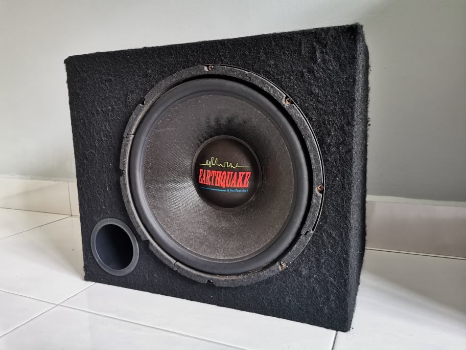 Earthquake clearance speaker box