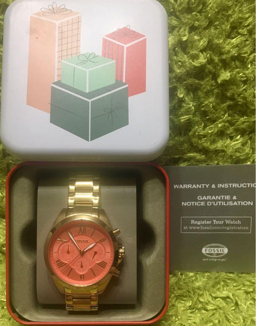 Fossil Modern Courier-Authentic (Category: Women's Watches) located in Quezon City. Submitted by declutter_project (Listing ID 1011307743, Image 1). Description: Slightly used 100 % Original Gold Steel Bracelet Band Width : 18 mm Folding Clasp w/ Push Button .