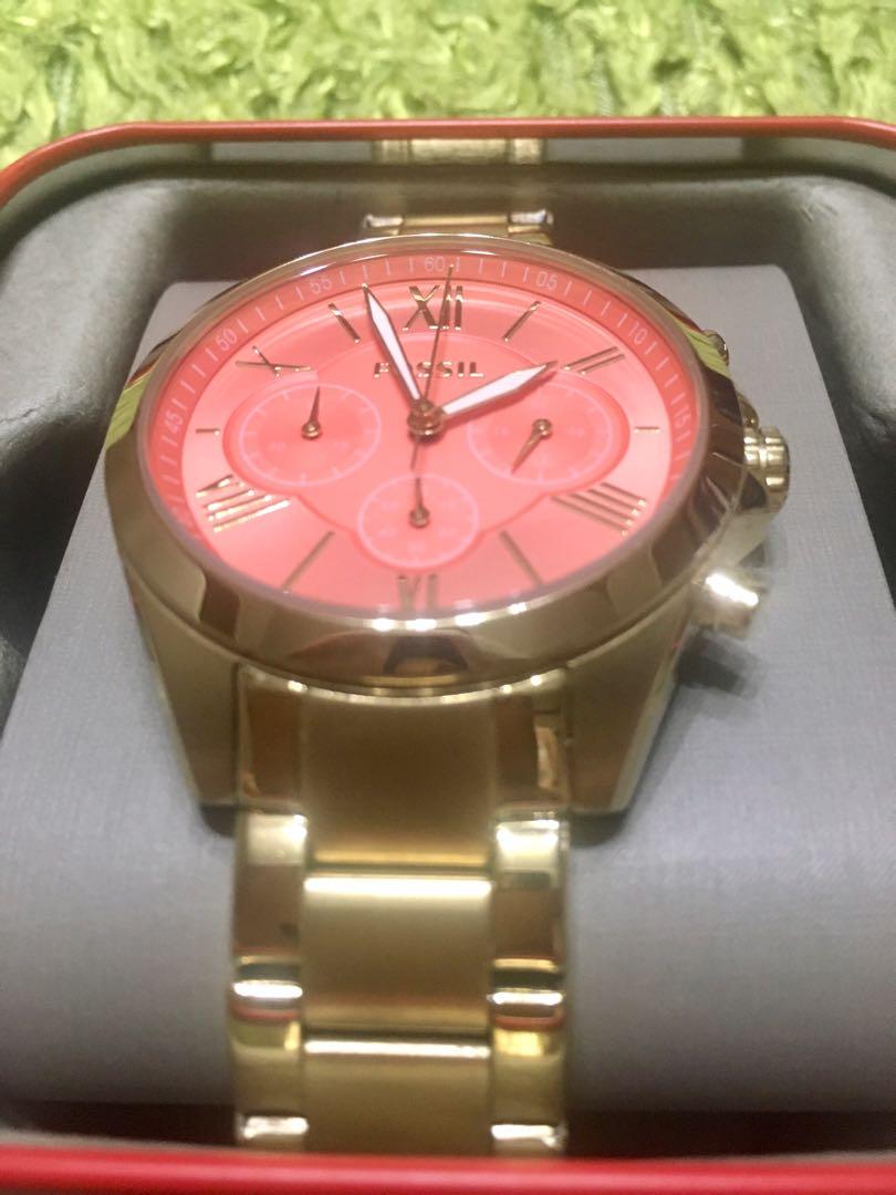 Fossil Modern Courier-Authentic (Category: Women's Watches) located in Quezon City. Submitted by declutter_project (Listing ID 1011307743, Image 3). Description: Slightly used 100 % Original Gold Steel Bracelet Band Width : 18 mm Folding Clasp w/ Push Button .