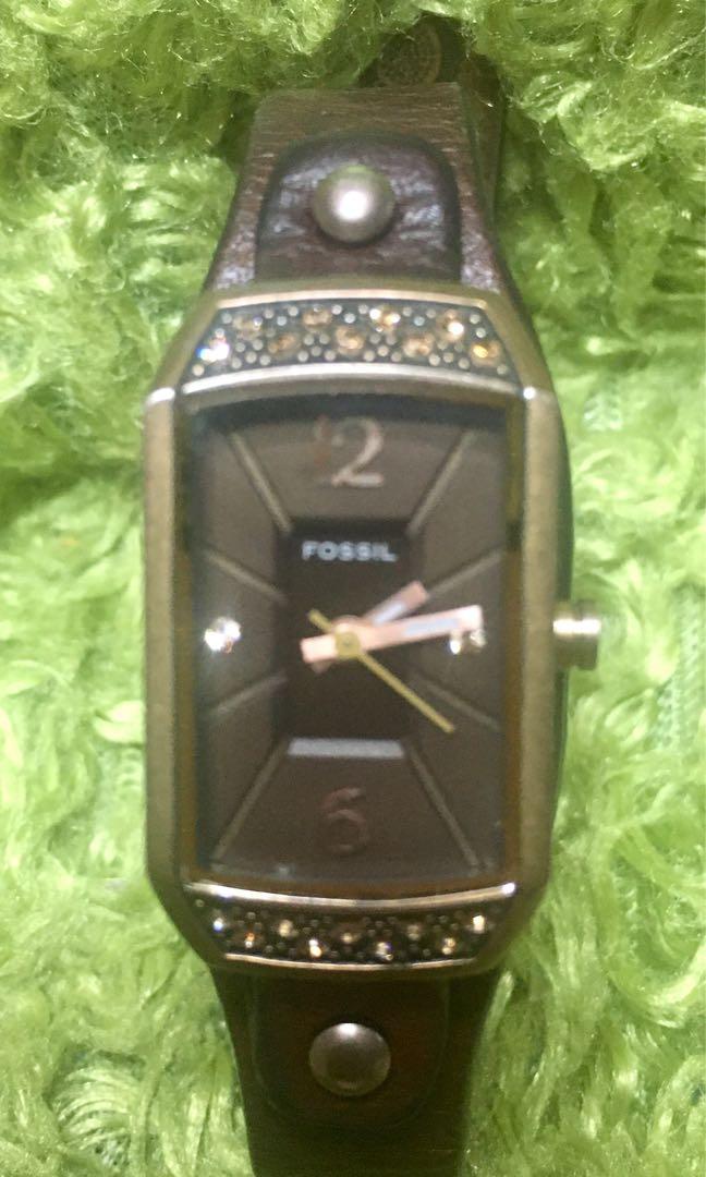 Fossil Original Vintage Watch (Category: Women's Watches) located in Quezon City. Submitted by declutter_project (Listing ID 1011327254, Image 3). Description: 100% Original Leather Band.