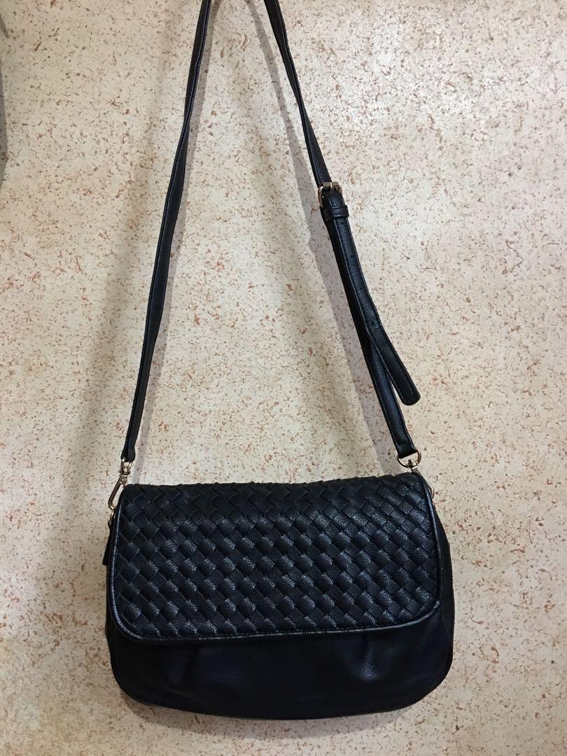 Lulu castagnette outlet sling bag price