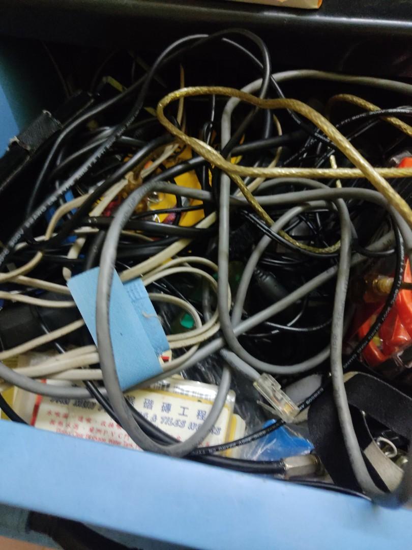 micro usb cable (Category: Cables & Adaptors) located in Puchong. Submitted by swiftbear.c6aa46 (Listing ID 1011251986, Image 3). Description: many usb cable to let go. recently change my phone to type c connector and many micro usb cable cannot be use. hence want to let go..