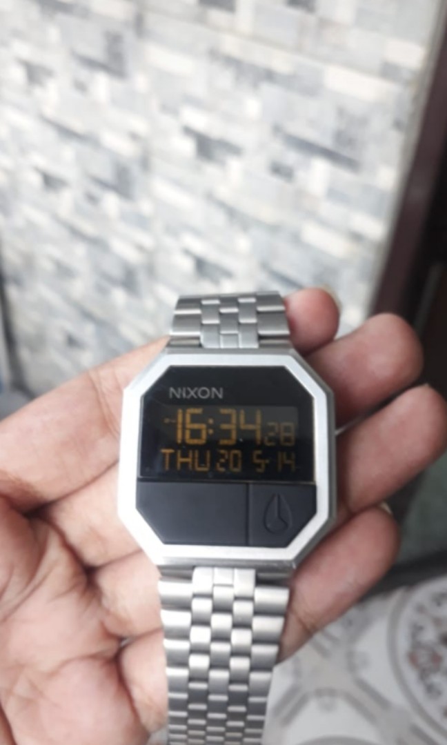 Nixon rerun silver store