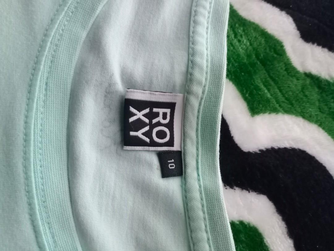 Roxy size 10 (Category: Blouses) located in Kuala Kangsar. Submitted by pokdebundle (Listing ID 1011280429, Image 2). Description: size 10 condition 9/10 pit - 18 labuh - 26 RM20 termasuk pos 0175301501 Lan.