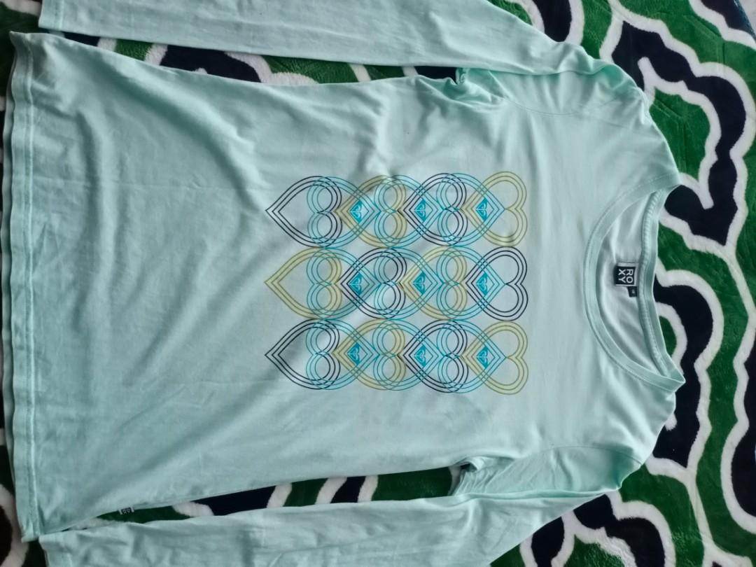 Roxy size 10 (Category: Blouses) located in Kuala Kangsar. Submitted by pokdebundle (Listing ID 1011280429, Image 1). Description: size 10 condition 9/10 pit - 18 labuh - 26 RM20 termasuk pos 0175301501 Lan.