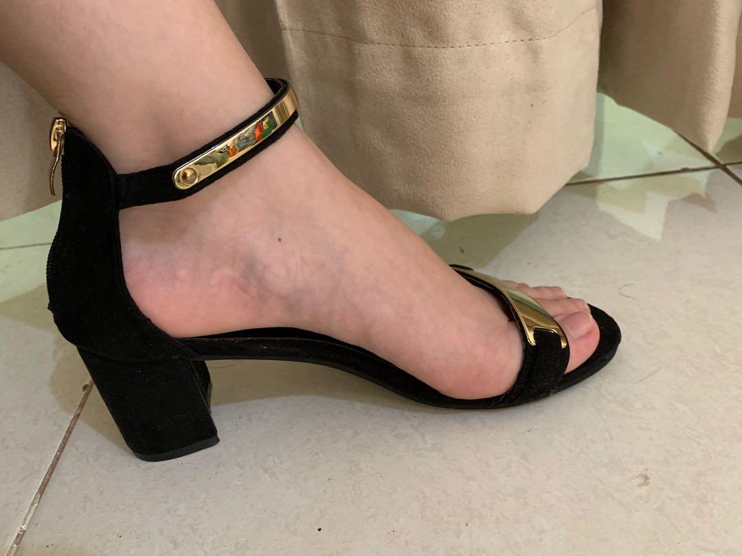 Sepatu Heels Hitam High Heels Women S Fashion Women S Shoes On Carousell