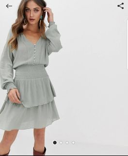 (Category: ) located in . Submitted by clothessalebydw (Listing ID 1011436811, Image 1). Description: .