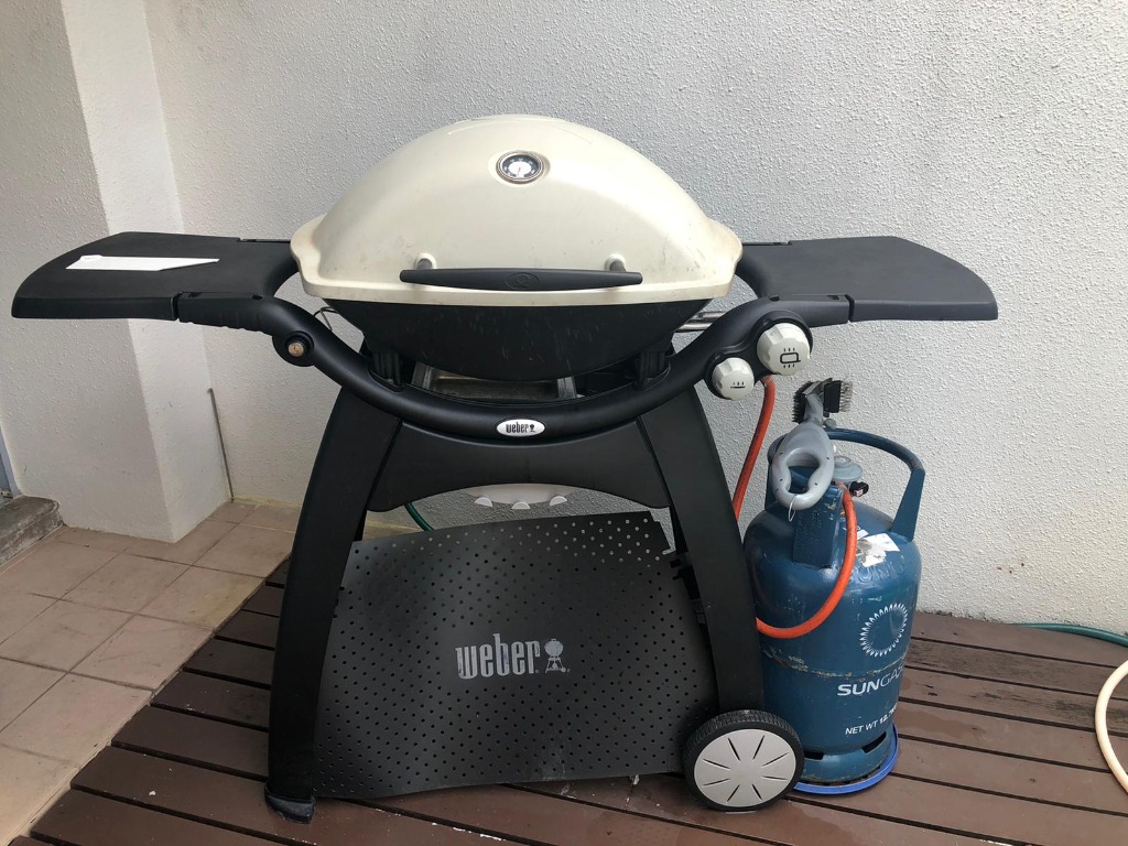er BBQ Family Q 3200 Retails 1039, Travel, Travel Essentials