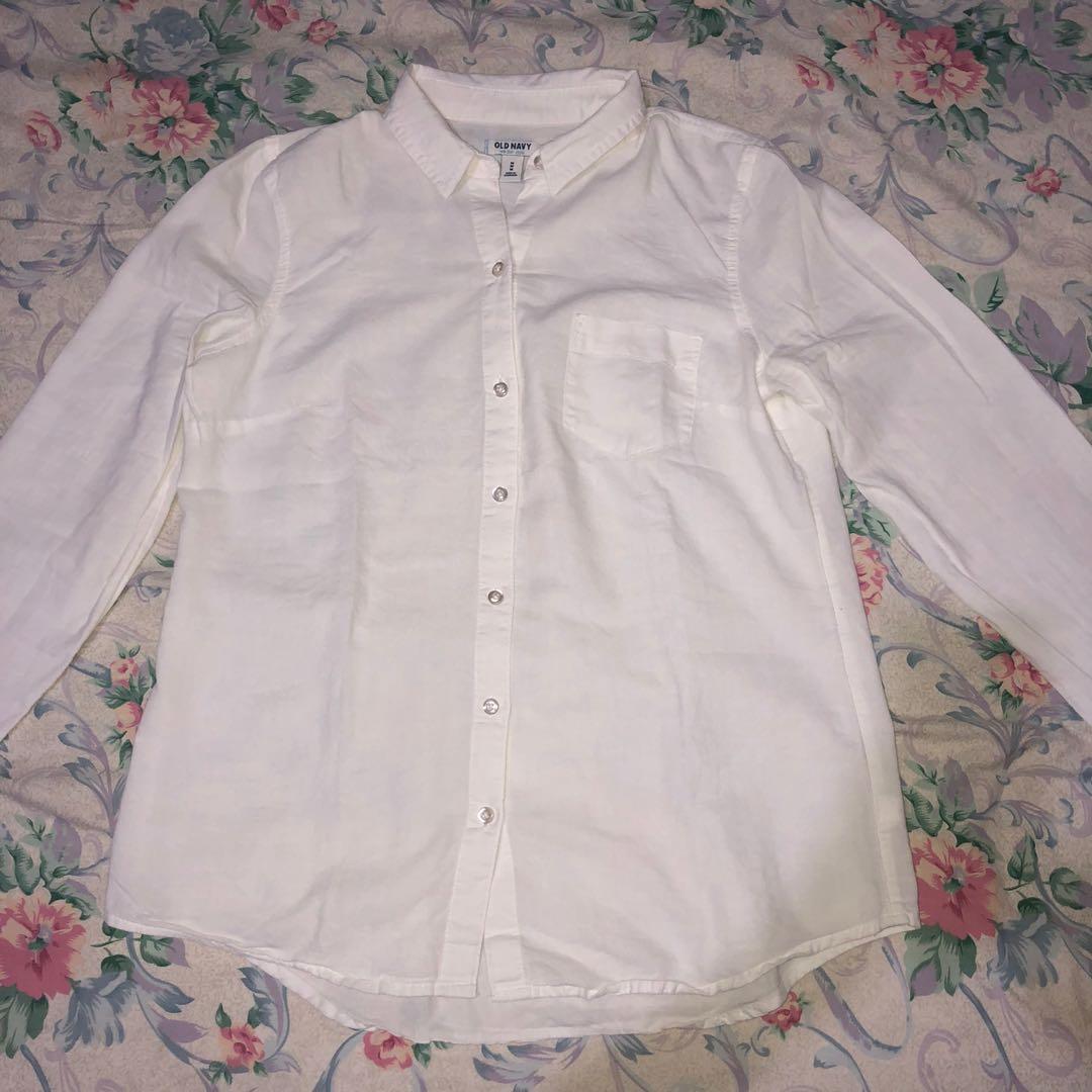 WHITE LONG SLEEVE DRESS SHIRT (Category: Longsleeves) located in Quezon City. Submitted by couturisma (Listing ID 1011289946, Image 2). Description: I would like to upgrade my drawer and fill it with clothing I think fits my style now, so I decided to sell clothing I don’t frequently wear anymore. ❥ Barely used. Not a huge fan of long sleeve polos, and also not rlly my size. ❥ No damages! ❥ Bought in Canada :).