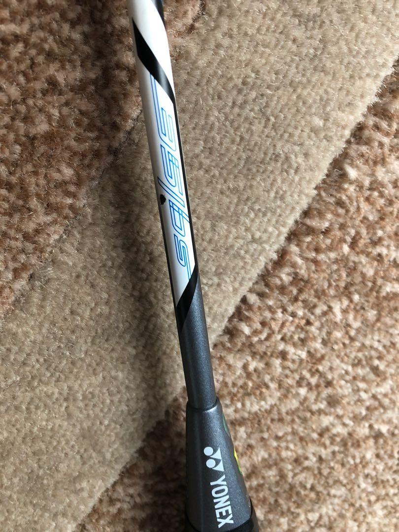 Yonex badminton racket, 運動產品, 運動與體育, 運動與體育 - 球拍和球類運動 - Carousell