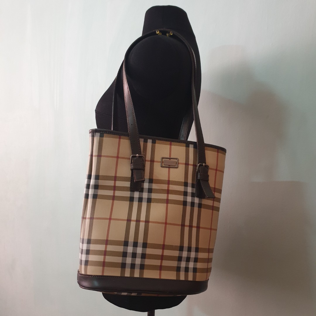 Burberry nova check bucket bag hot sale