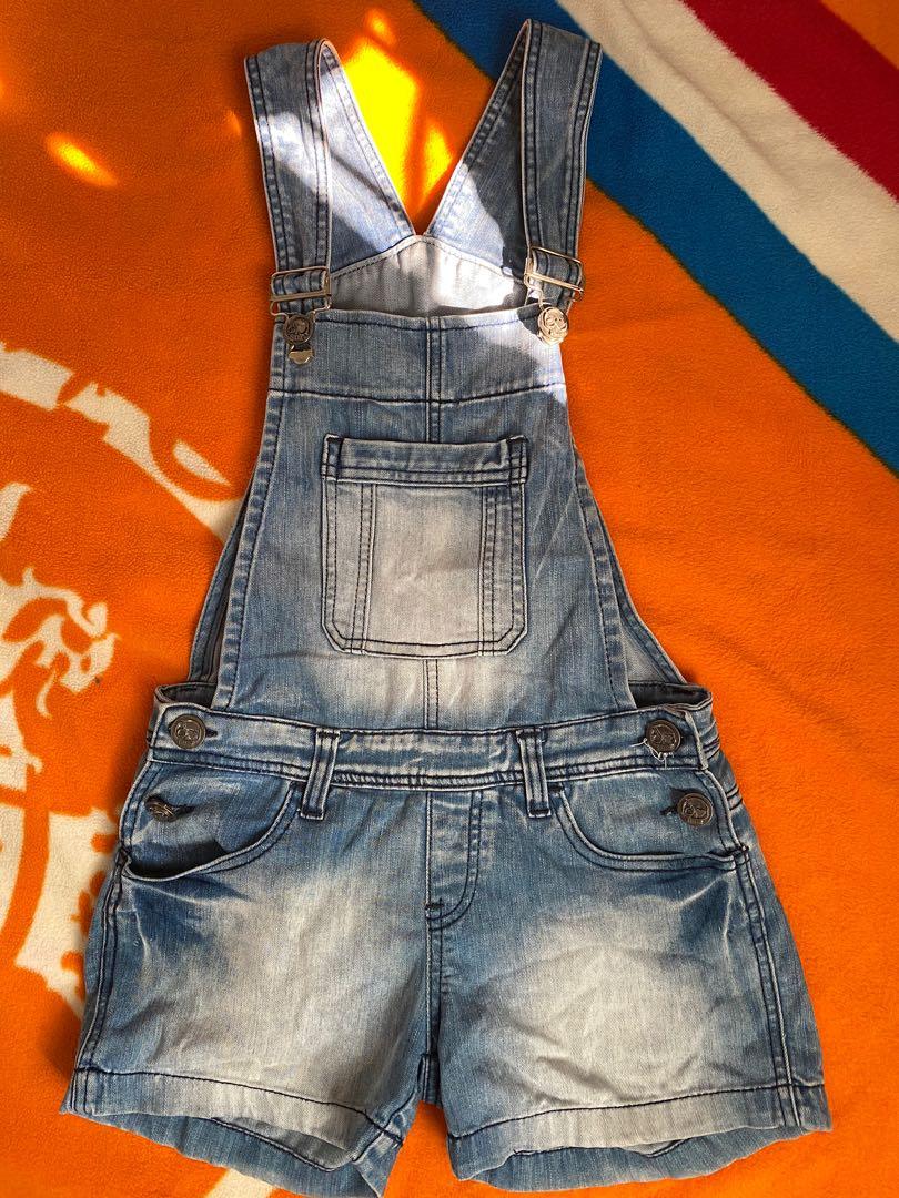 clothes for sale, 100 pesos each except for jacket (Category: Sets or Coordinates) located in Santa Rosa. Submitted by asrea.el (Listing ID 1011533905, Image 2). Description: New clothes haven’t used..