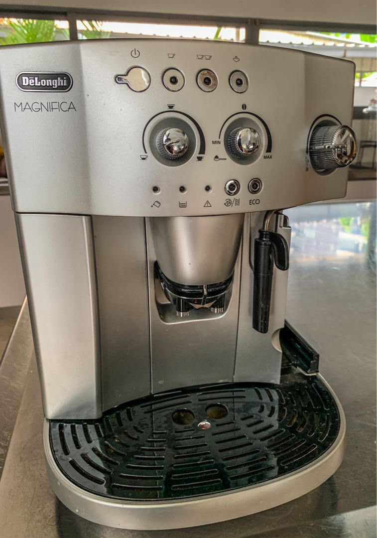Delonghi Magnifica Espresso Coffee Machine, TV & Home Appliances