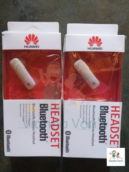 HUAWEI Wireless Bluetooth Headset Earphone COD (Category: Earphones) located in Las Pinas. Submitted by vianna_vons_online_shop (Listing ID 1011510444, Image 1). Description: Huawei Wireless bluetooth headset P299 only ♡ for music and calls ♡ Talk time: 6 hours ♡ Music time: 8 hours ♡ Standby: 200 hours ♡ compatible with any android phones ♡ Available colors: white Limited stocks only! We do deliver via Cash On delivery.