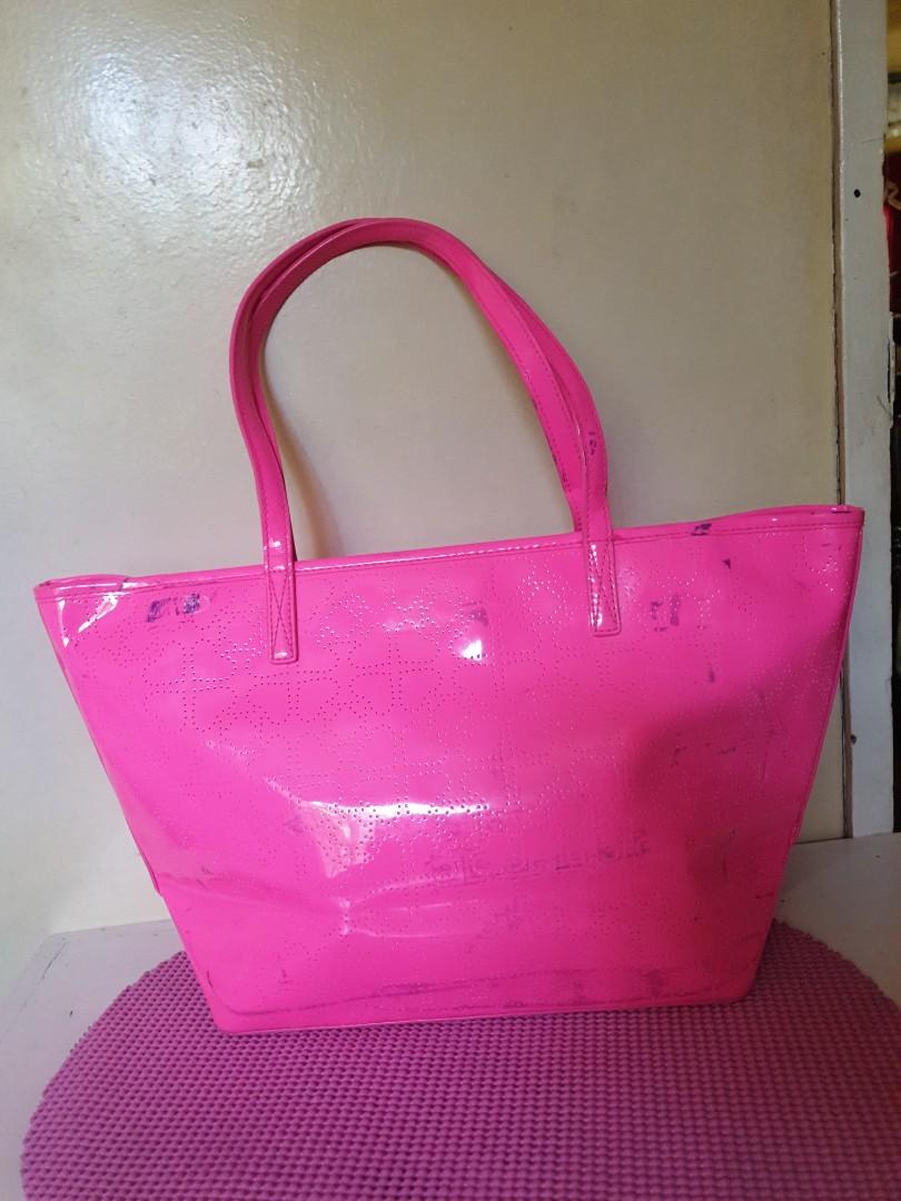Kate Spade Hot Pink Bag (Category: Luxury Bags & Wallets) located in Las Pinas. Submitted by irisb17 (Listing ID 1011458022, Image 2). Description: Selling low for Kate Spade bag. It has ink stains but bag is still sturdy and functional. Please see pictures for more details..