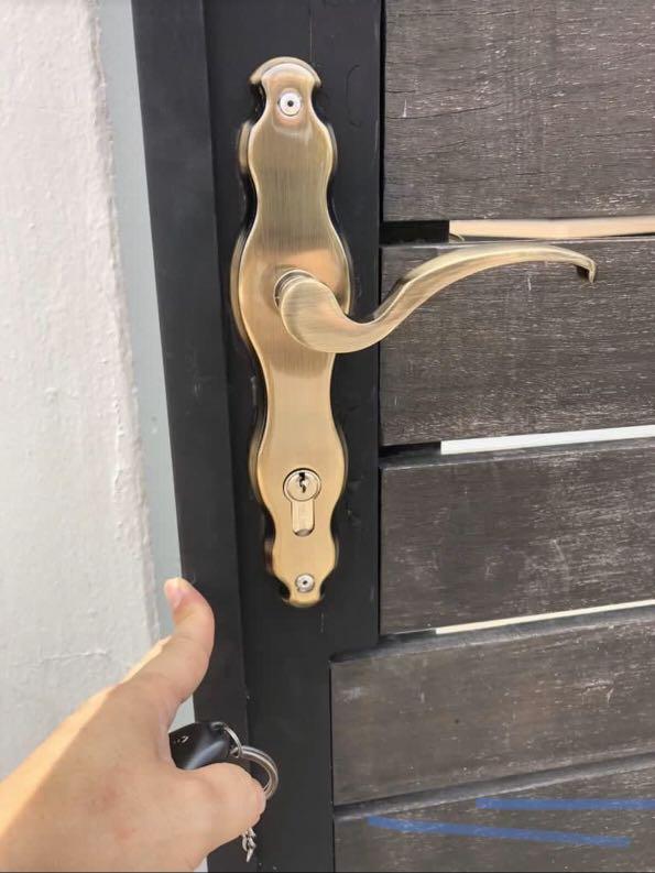 Locksmith Services (Category: Locksmith Services) located in Singapore. Submitted by andrewlocksmith (Listing ID 1011569002, Image 1). Description: 🔒Stuck inside / outside of your house? 🔑 Letterbox/drawer lock issue? 🔒Stuck in the car / keys unable to unlock? 🔒Safe not able to open? 🔑 Installation or changing of new lock? 🚪 Tired of your digital locks giving you issues every now and then. Do not rush into replacing your whole door and wast