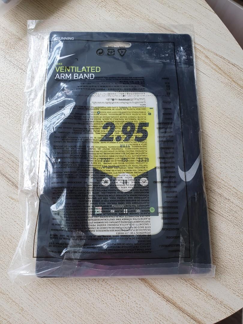 Nike Ventilated Arm Band with Phone Holder Mobile Phones