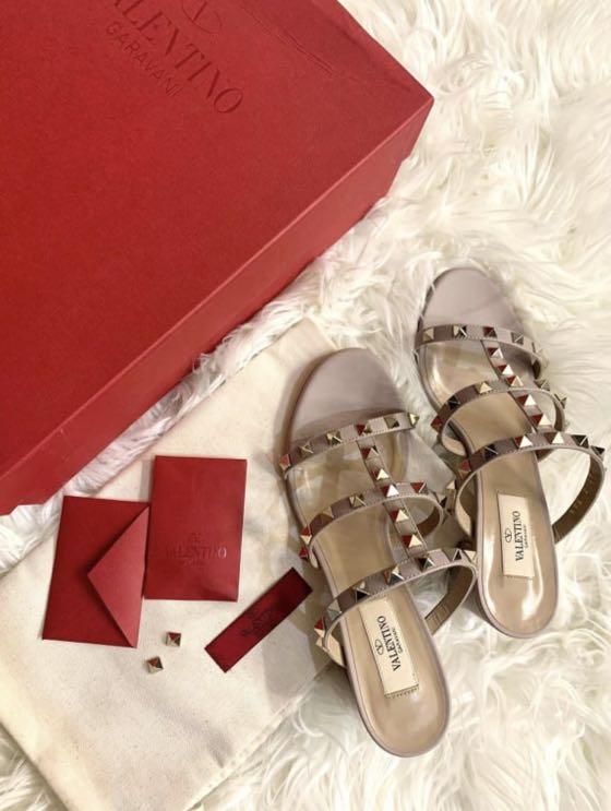 Original Valentino Sandals, Women's Fashion, Footwear, Flats & Sandals Carousell