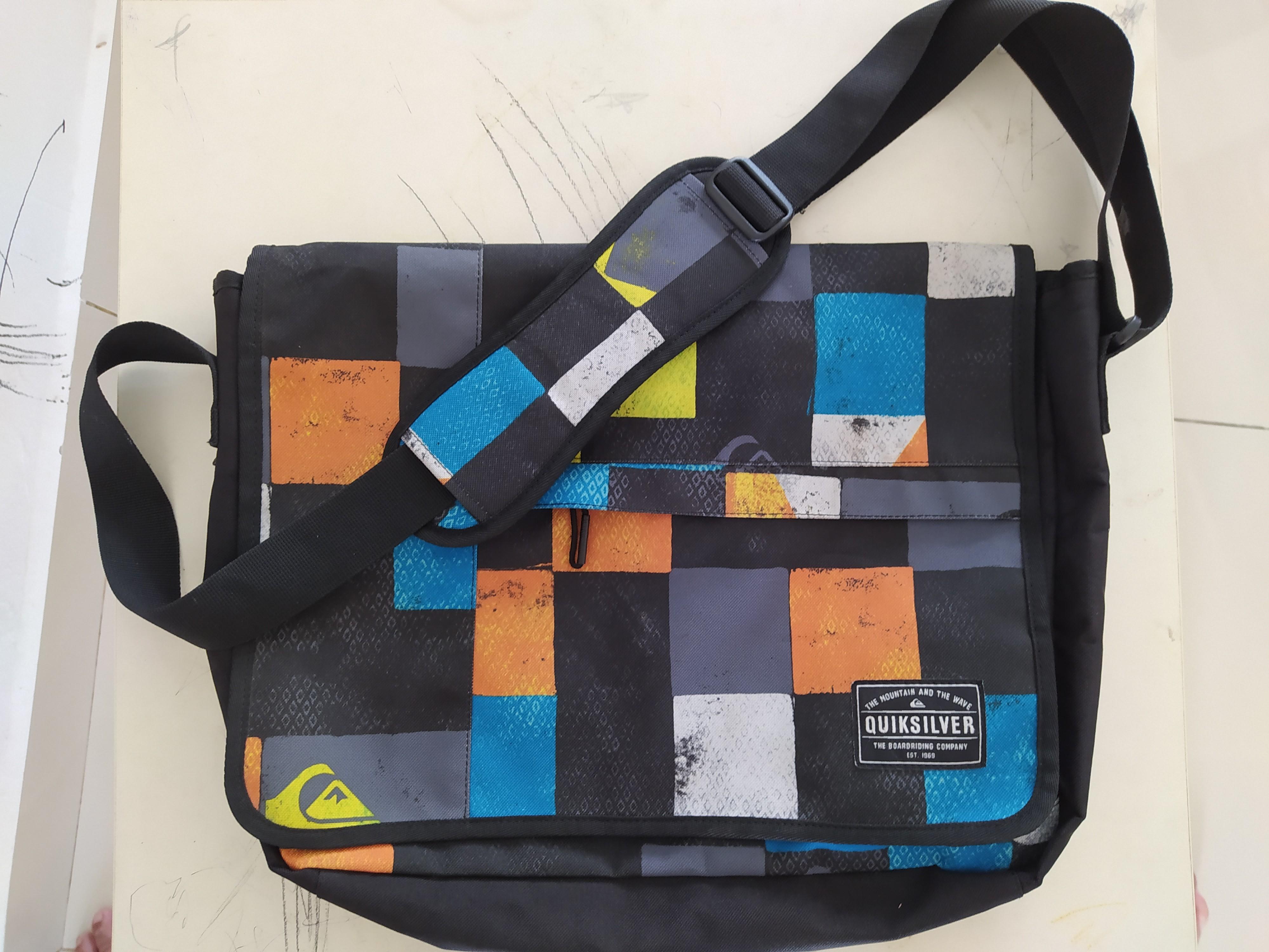 quiksilver messenger sling bag