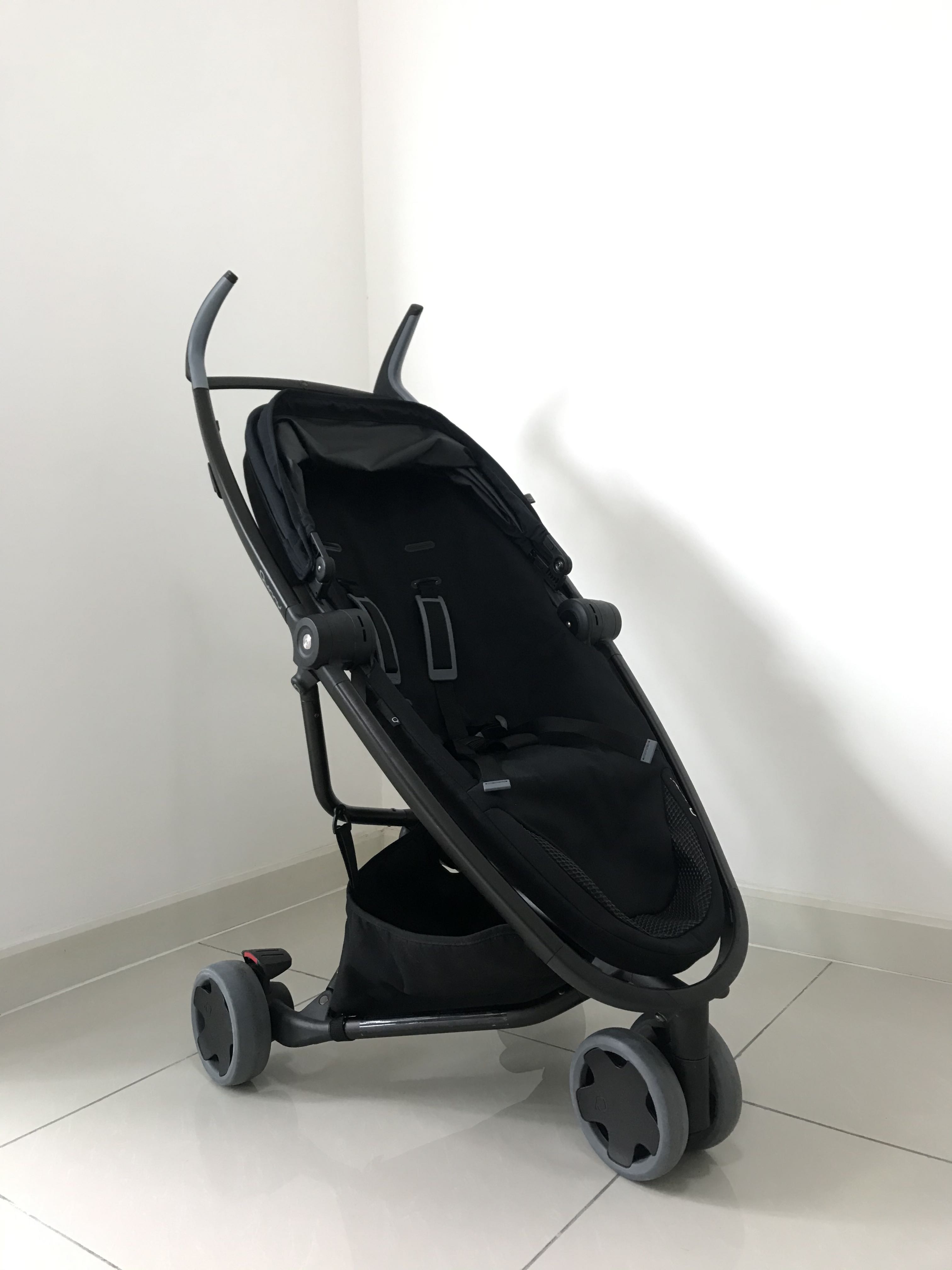 quinny zapp flex black on black