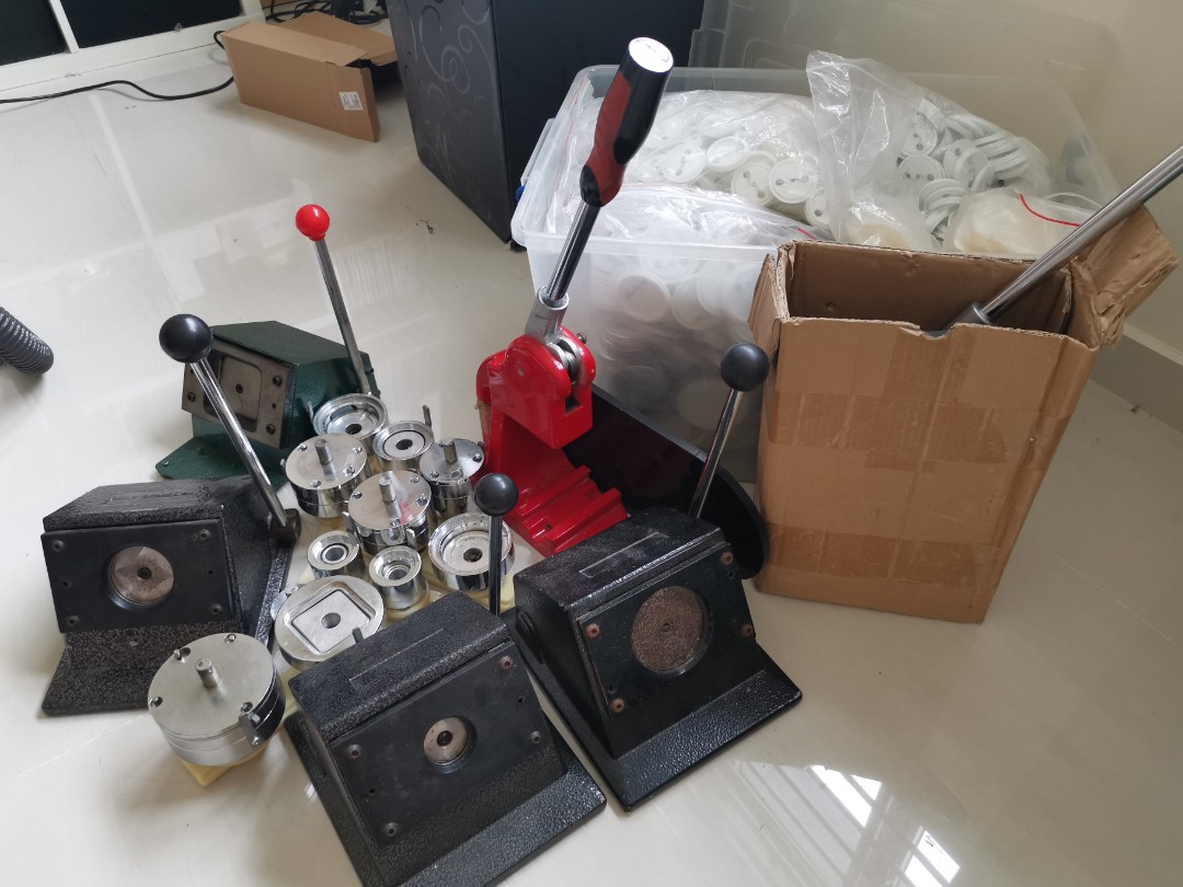 Set of badge making machine, Hobbies & Toys, Stationery & Craft, Craft