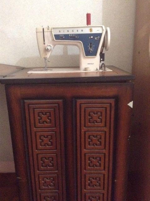 Singer sewing machine (Category: Cleaning Tools & Supplies) located in Del Monte. Submitted by howie33 (Listing ID 1011457223, Image 1). Description: Singer sewing machine Good condition Pick up banawe qc.