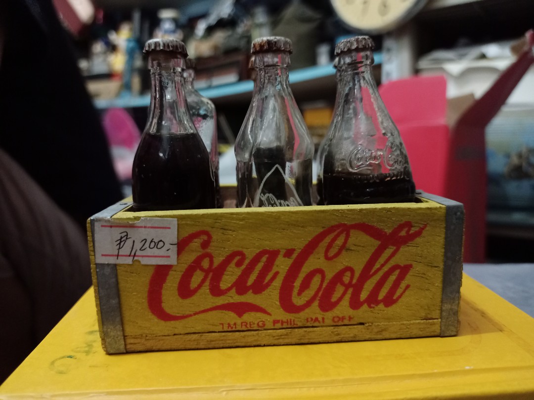 Vintage Coca Cola Mini Bottles In Case Antiques Vintage Collectibles On Carousell