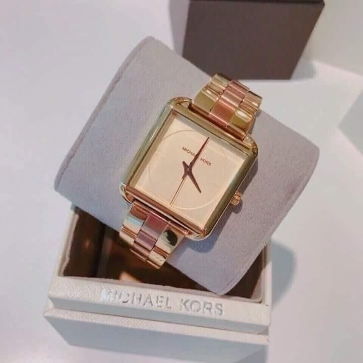 where does michael kors ship from
