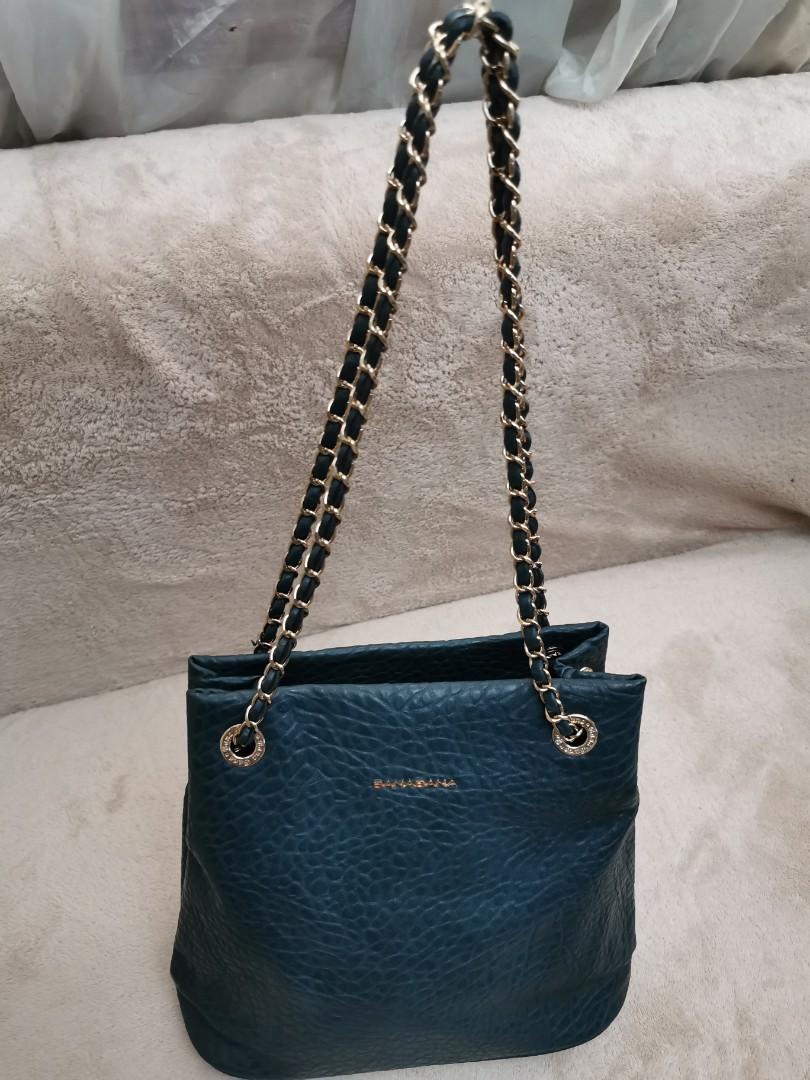 Banabana Chain Sling Bag (Category: Beach Bags) located in Pasig City. Submitted by chichirepublic (Listing ID 1011932304, Image 1). Description: Preloved Banabana Chain Sling bucket bag in like new condition. No flaws, no issues. Guaranteed original..