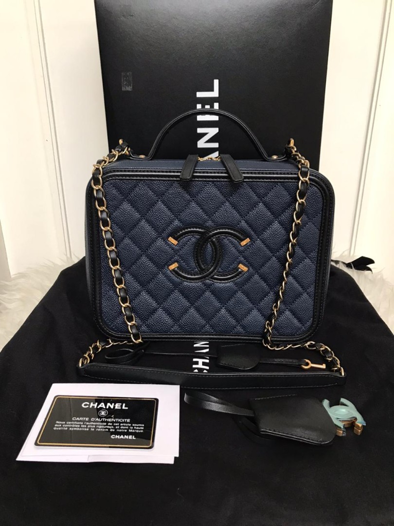 chanel classic flap interior