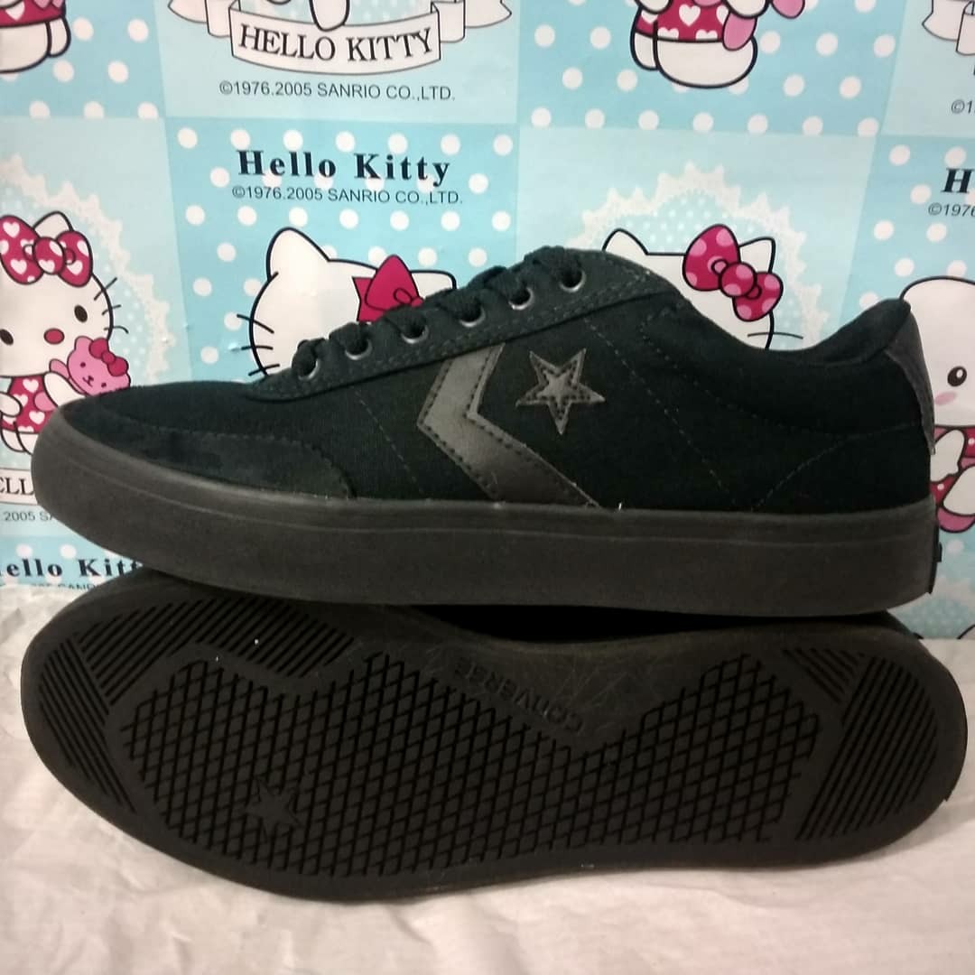PalingDicari Converse Courtlandt Ox Full Black Fesyen Pria Sepatu Sneakers di Carousell