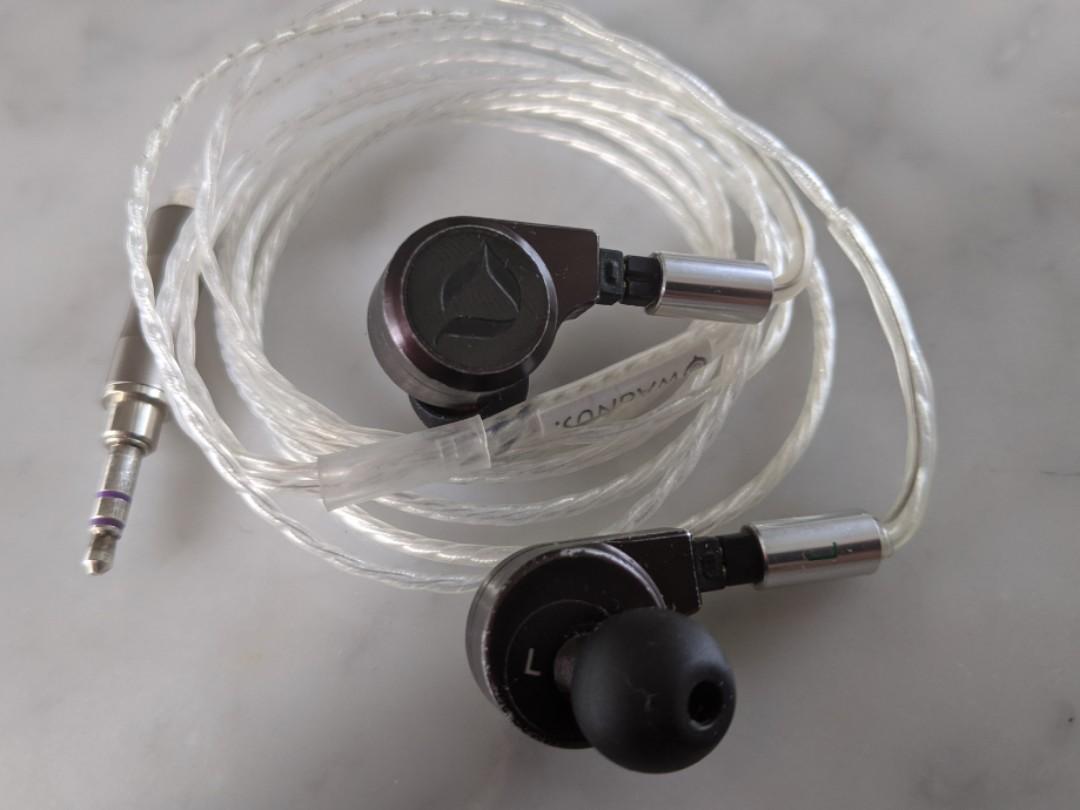 Dita Fidelity487153170897981441