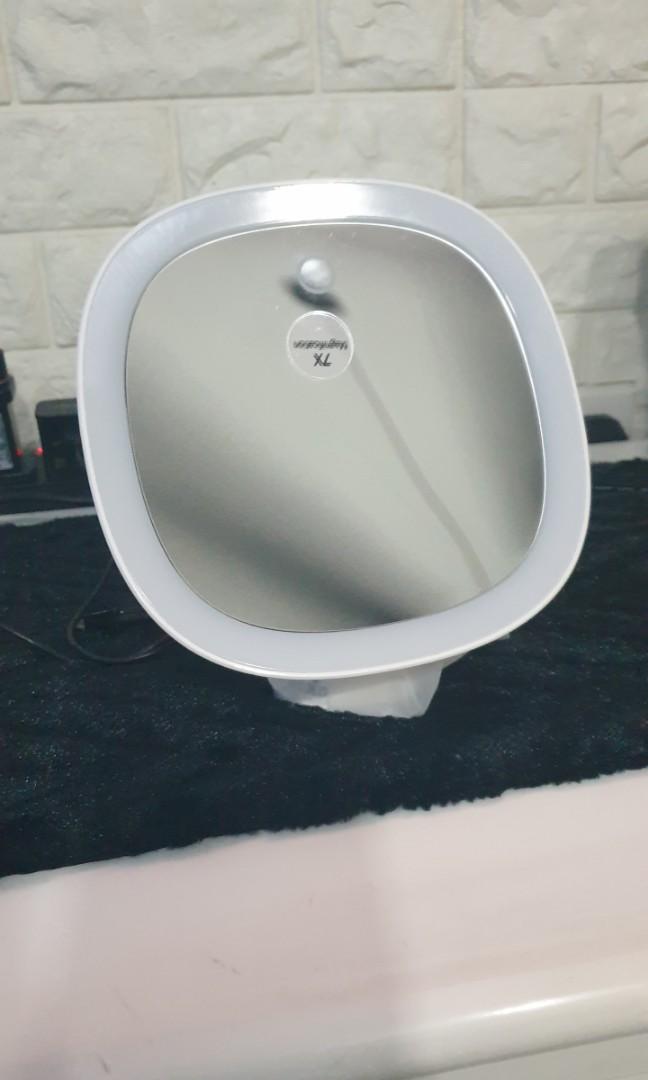 EASEHOLD Lighted Makeup Mirror, Rechargeable 7X Magnifying Vanity